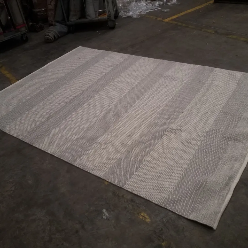 QUALITY DESIGNER AREA RUG - APPROXIMATELY 200×290CM