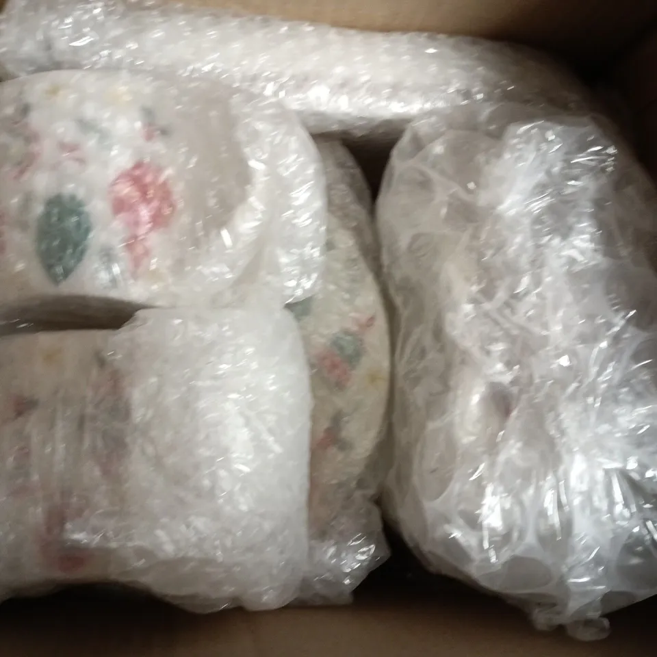 BOX OF APPROXIMATELY 8 ASSORTED DEXAM FESTIVE COOKWARE IN VARIOUS SHAPES AND STYLES