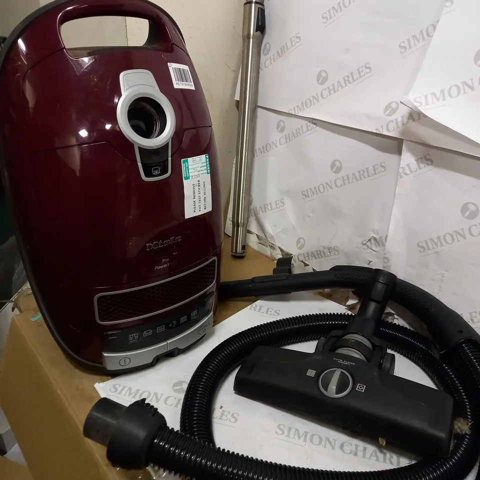 MIELE COMPLETE C3 CAT & DOG PRO POWERLINE VACUUM CLEANER 