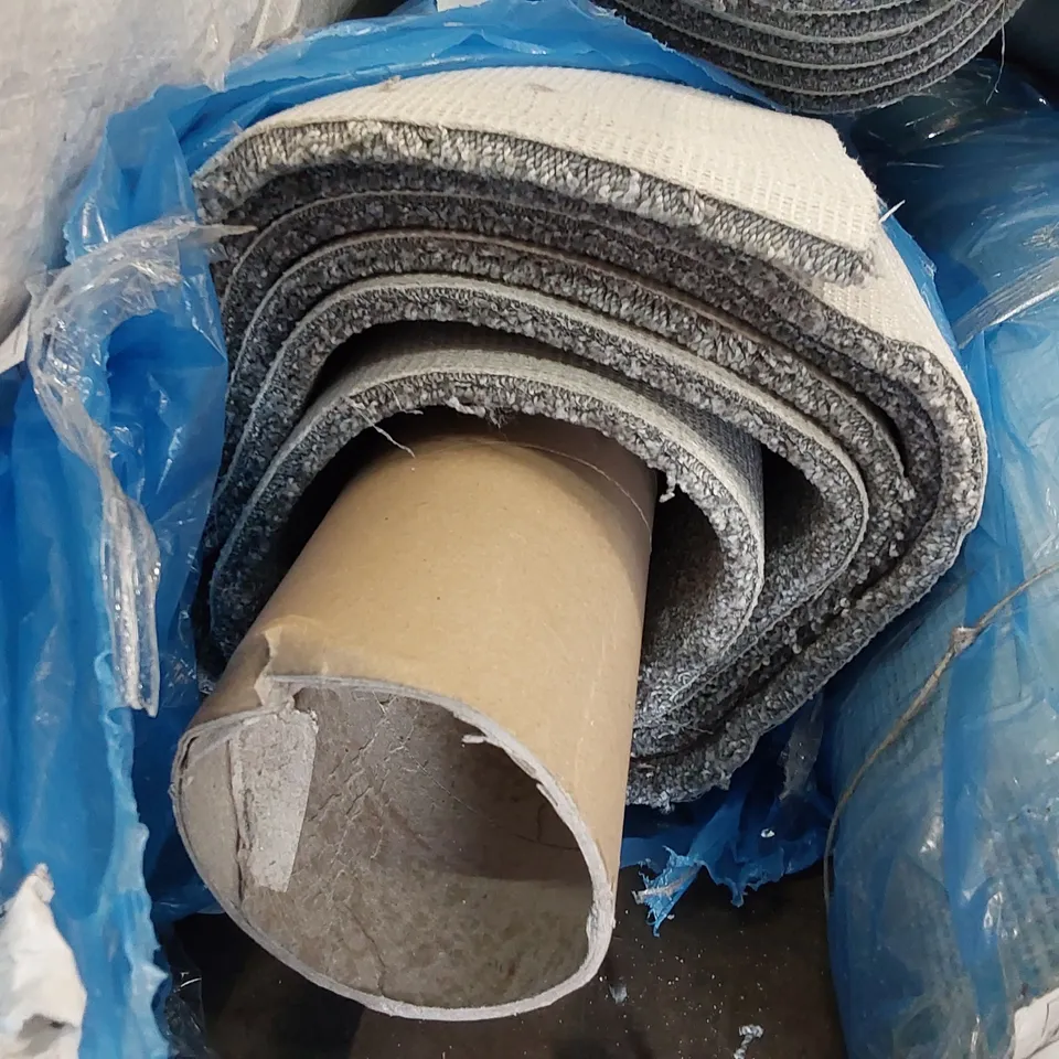 ROLL OF QUALITY CLASSIC CHARM 3063/0935 CARPET IN ASH GREY - APPROXIMATELY 4.3M L X 4M W 