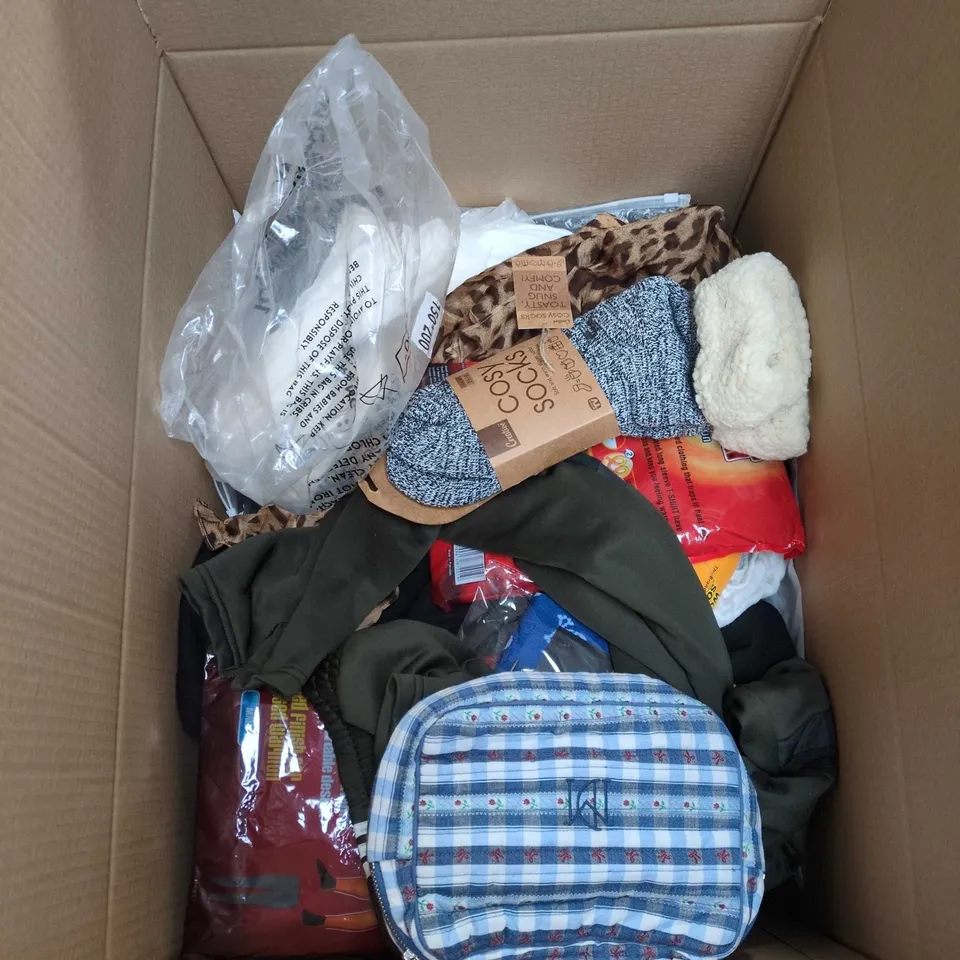 BOX OF APPROXIMATELY 15 ASSORTED CLOTHING ITEMS TO INCLUDE BLUE STRIPEY SHIRT, WINTER HAT, MARINO WOOL BLEND SOCKS, PALM ANGELS BLACK T SHIRT ETC