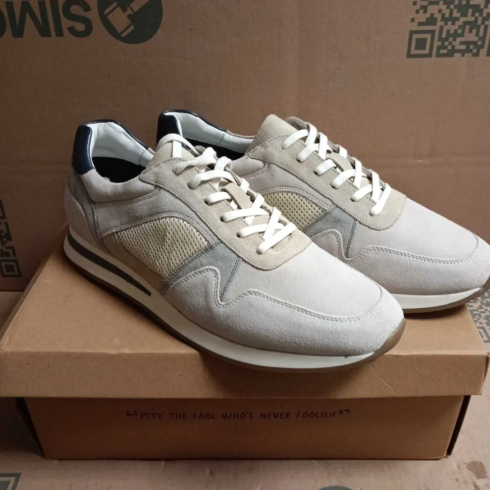 BOXED PAIR OF WHITE STUFF RETRO RUNNER NAT MLT TRAINERS – UK 12