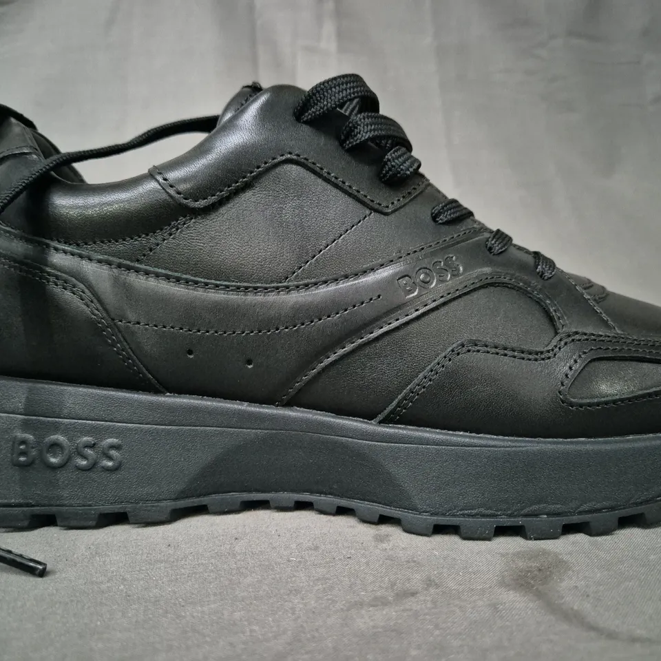 BOXED PAIR OF BOSS SNEAKERS IN BLACK UK SIZE 9