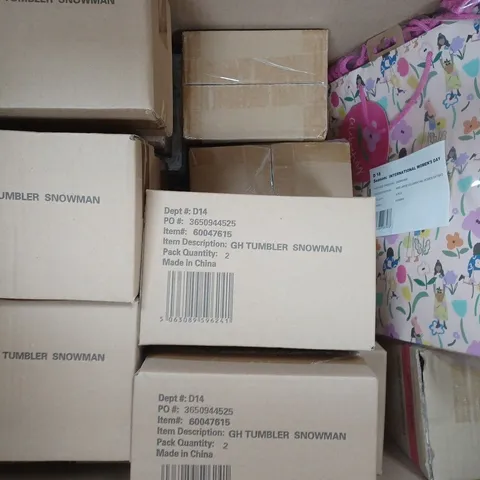 BOX OF APPROXIMATELY 25 ASSORTED HOUSEHOLD ITEMS TO INCLUDE WOMEN'S DAY GIFT BAGS, VALENTINE'S DAY GIFTS, BATTERY OPERATED DOOR CHIME, ETC - COLLECTION ONLY