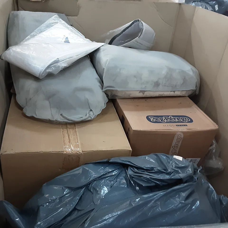PALLET OF ASSORTED PRODUCTS TO INCLUDE SAFETY 1ST TIMBER WITH CUSHION, BABY CRIB, BABYHOME CANOPY EXTENDER, PEG-PEREGO, MERRIMEN BUUBLE WRAP ROLL 300MM0 