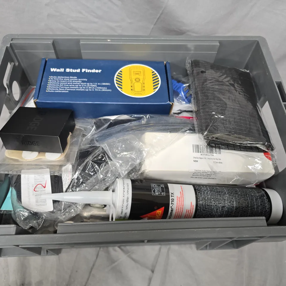 APPROXIMATELY 20 ASSORTED HOUSEHOLD ITEMS TO INCLUDE WALL STUD FINDER, SIKALASTOMER