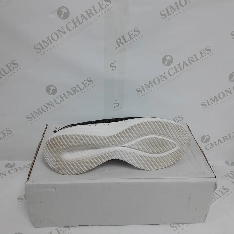 SKETCHERS STRETCH AIR-COOLED MEMORY FOAM LACED SNEAKERS (UK 6)