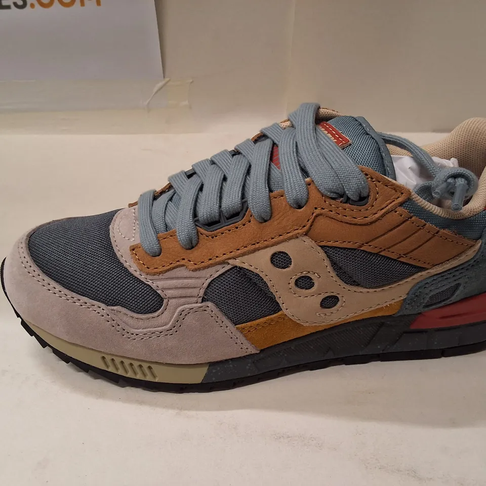 SAUCONY SHADOW 5000 TRAINERS – UK 4.5 (US MEN 5.5 / US WOMEN 7) – GREY/BLUE/ORANGE