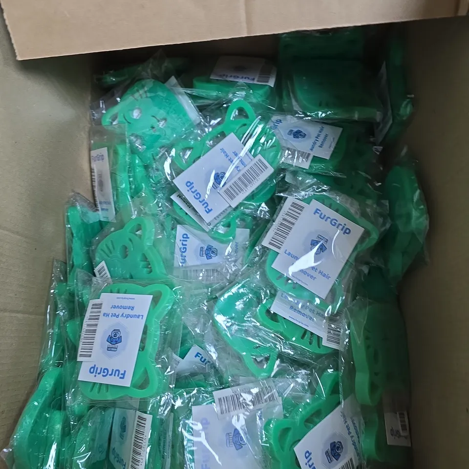 APPROXIMATELY 70 FURGRIP LAUNDRY PET HAIR REMOVERS - SMALL - CAT