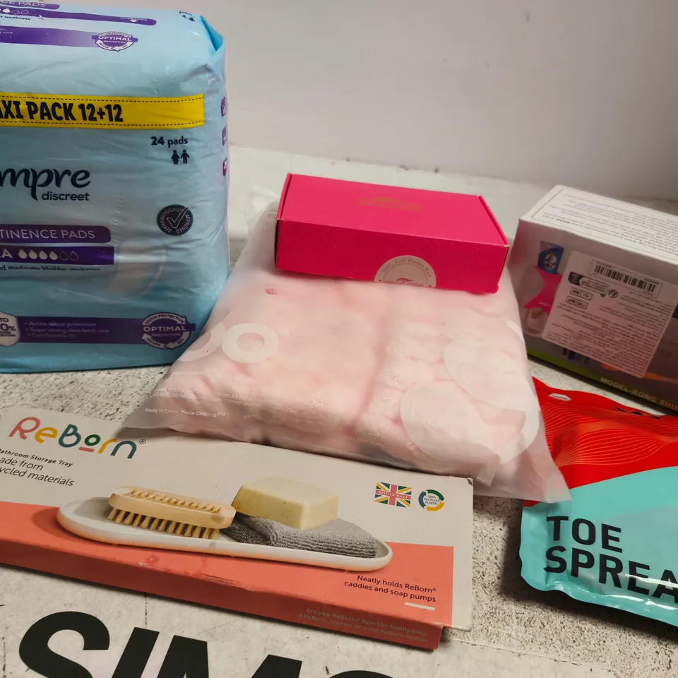 APPROX 12 ASSORTED BEAUTY PRODUCTS TO INCLUDE SIEMPRE PADS, BATHROOM STORAGE TRAY, SIDEKICK TOE SPREADERS, ETC