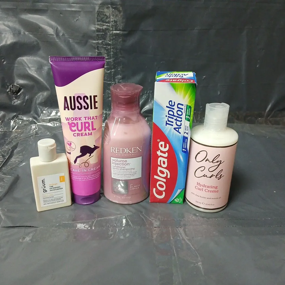 APPROXIMATEY 20 ASSORTED HEALTH AND BEAUTY PRODUCTS TO INCLUDE GRUUM MOISTURISER, AUSSIE CURL CREAM AND COLGATE TOOTHPASTE