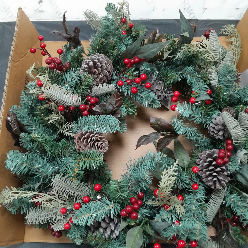 DESIGNER PRE-LIT RED BERRY CHRISTMAS WREATH - 80 CM RRP £44.99