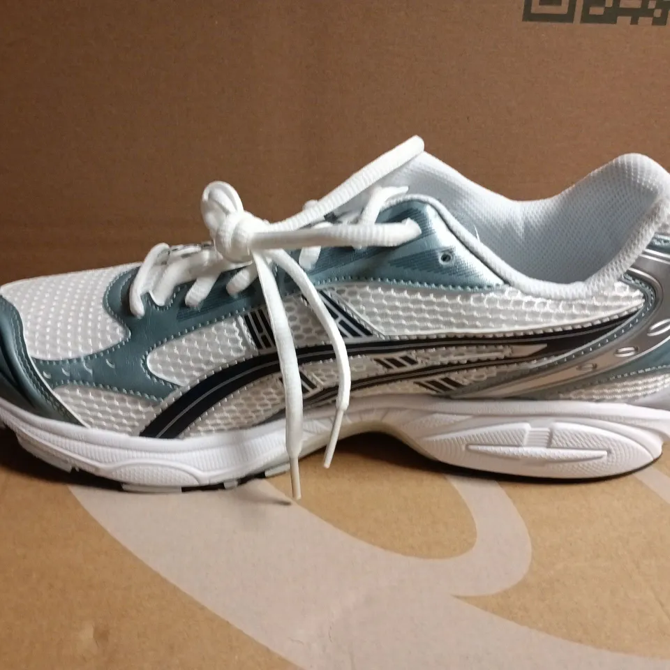 ASICS GEL-KAYANO 14 TRAINERS – UK 9 (US 10), WHITE/FJORD GREY