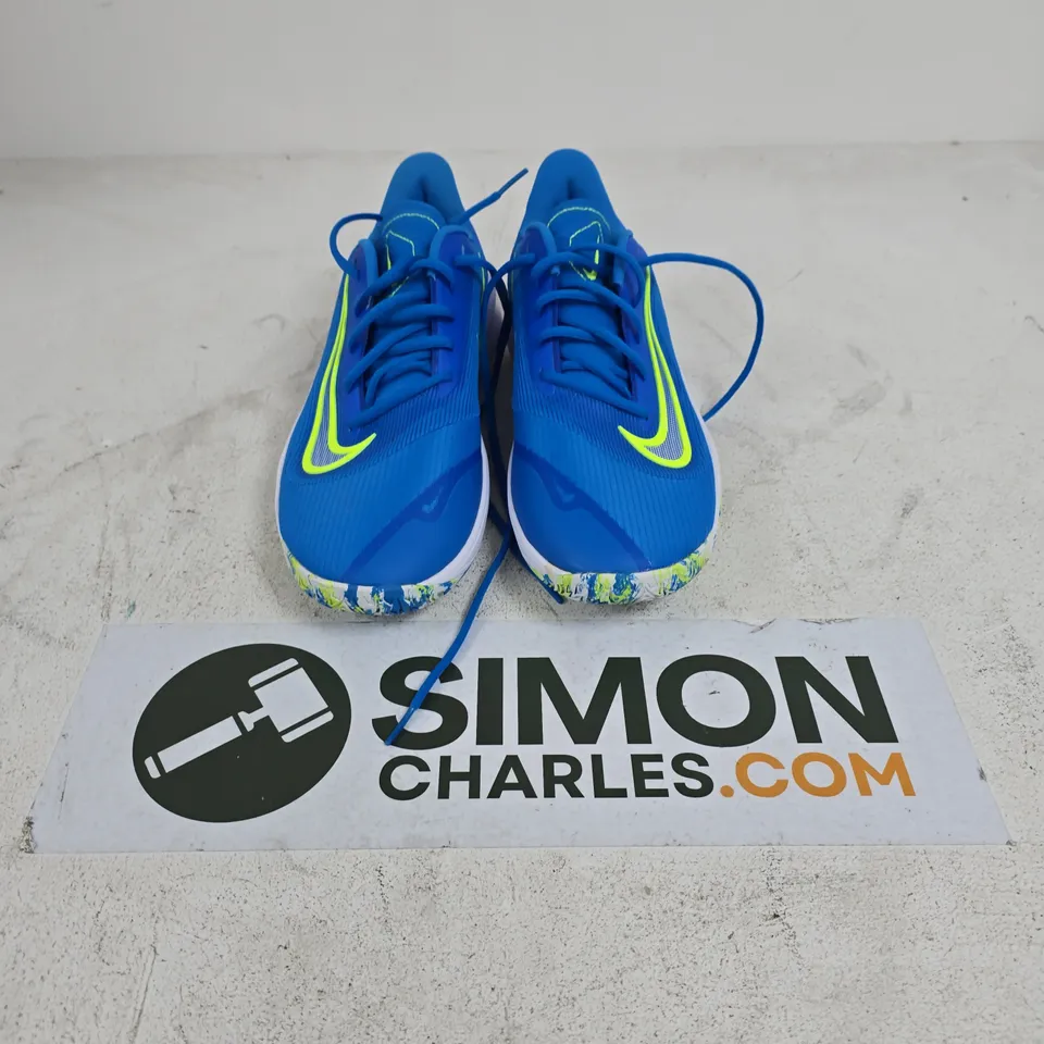 UNBOXED PAIR OF NIKE PRECISION 7 TRAINERS IN BLUE/GREEN - UK 8.5