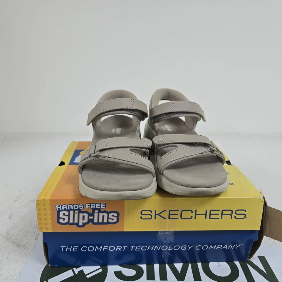 SKECHERS GO WALK ARCH FIT SIZE 6 BOXED SANDALS