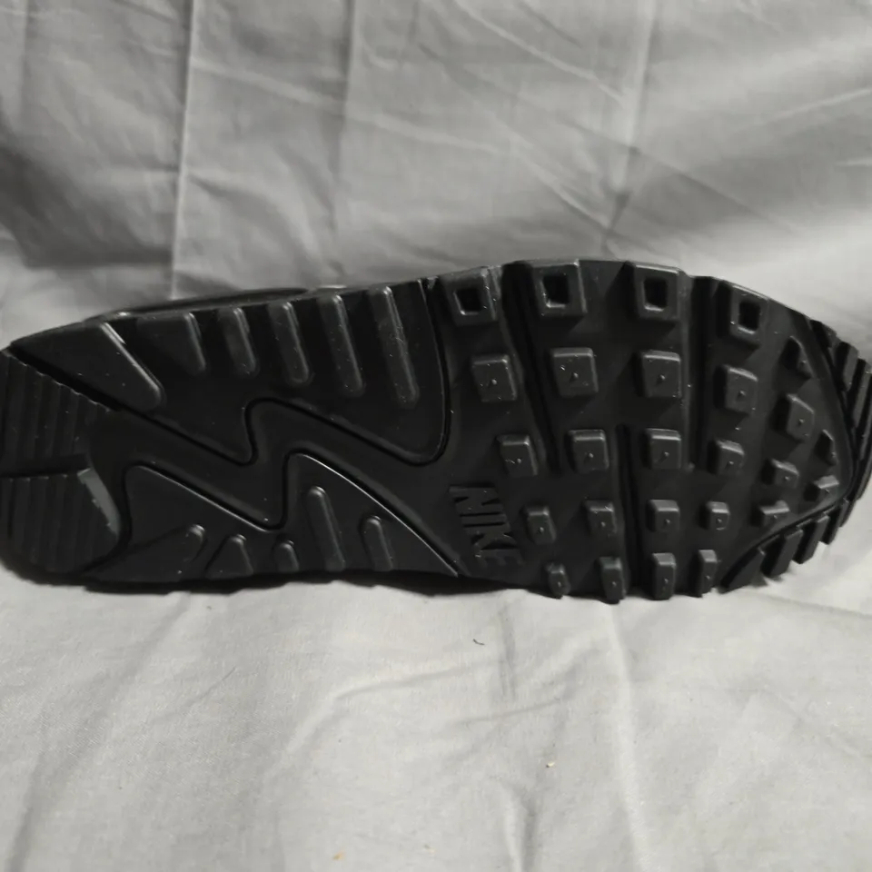 NIKE AIR MAX TRAINERS– BLACK, MEN'S SHOES - UK SIZE 4.5