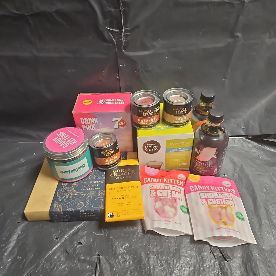APPROXIMATELY 10 ASSORTED FOOD ITEMS TO INCLUDE - NESCAFE ICED CARAMEL COFFEE - CANDY KITTENS STRAWBERRIES & CREAM - BOTREE SINGLE ORIGIN SPICES - ETC
