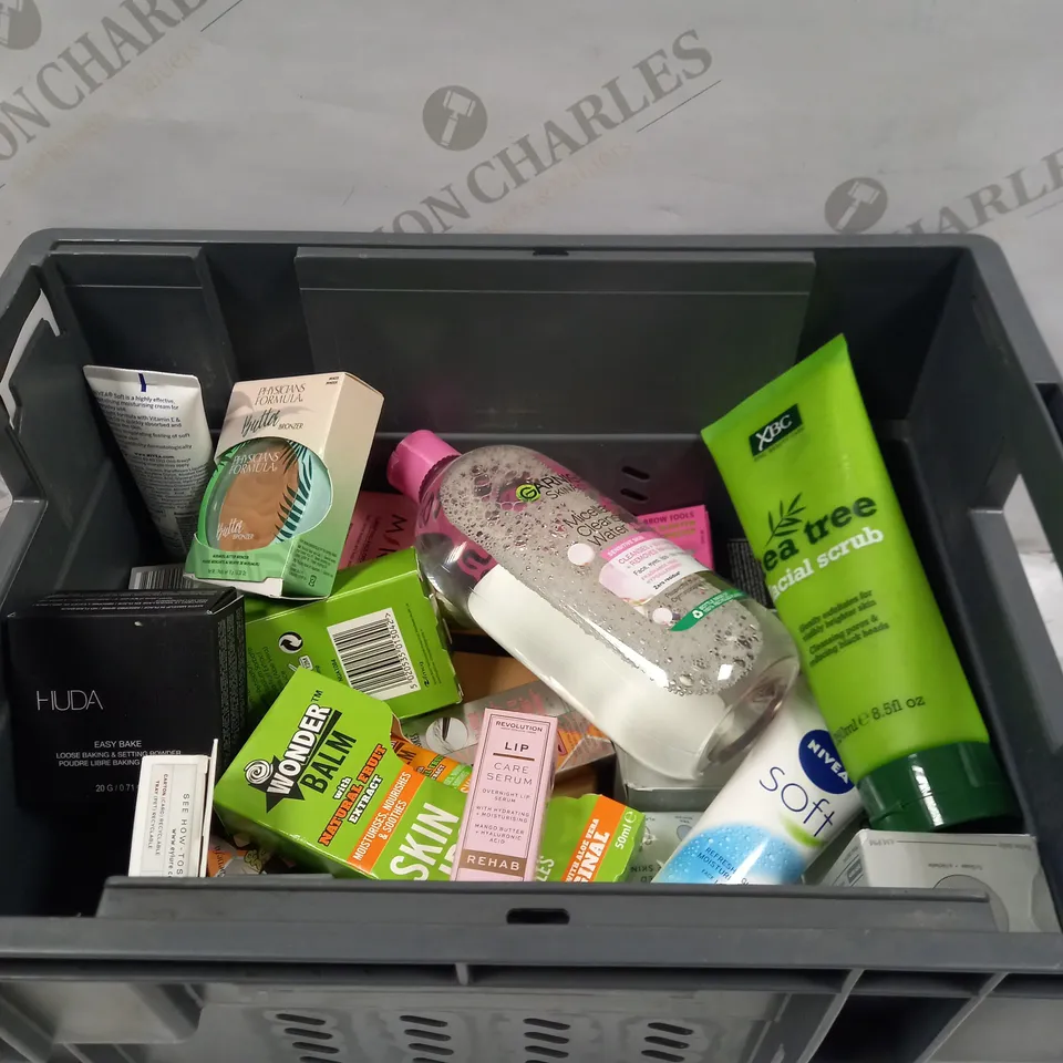 LOT TO CONTAIN APPROXIMATELY 20 ASSORTED WOMENS BEAUTY PRODUCTS, INCLUDES MAKEUP, WATER CLEANER & BABY WIPES