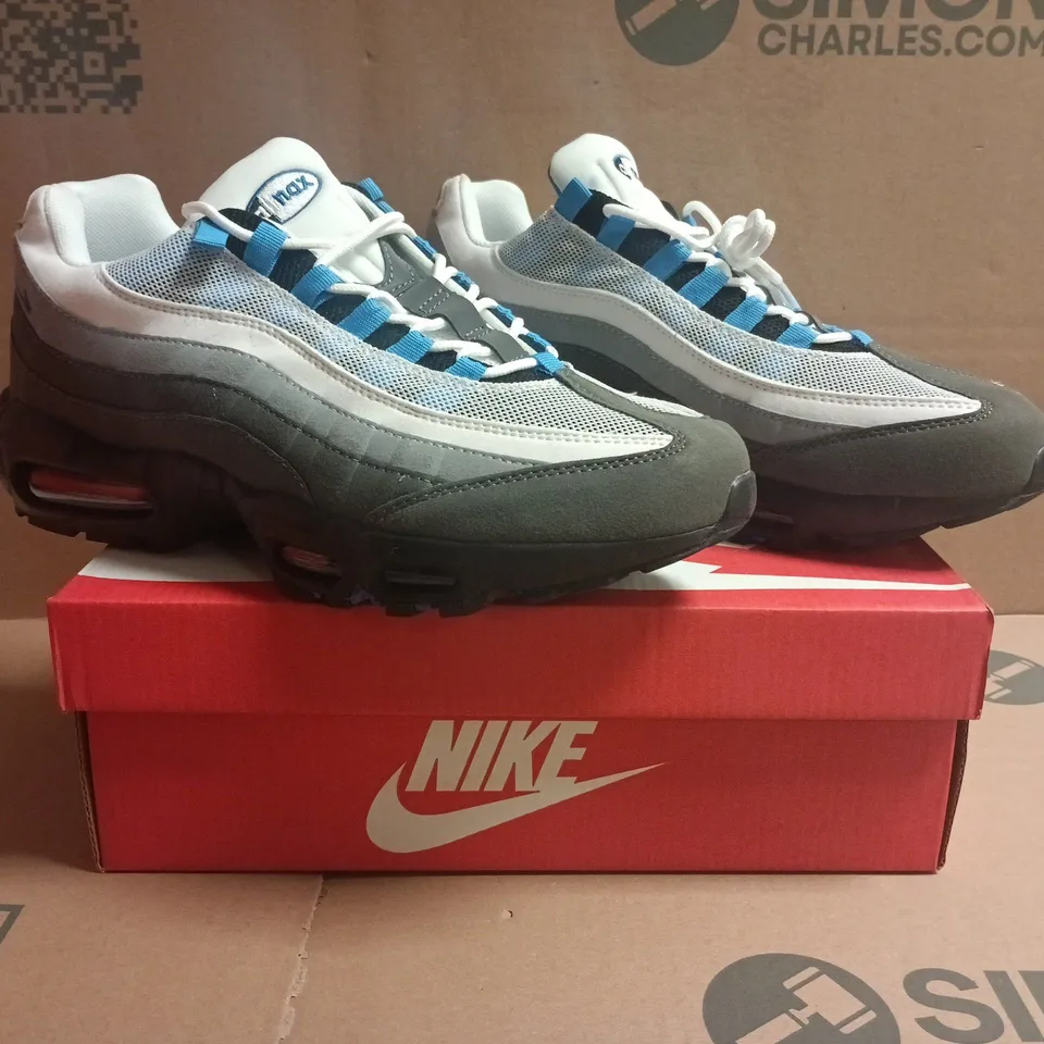 BOXED PAIR OF NIKE AIR MAX TRAINERS IN WHITE/GREY/BLUE SIZE UK 11