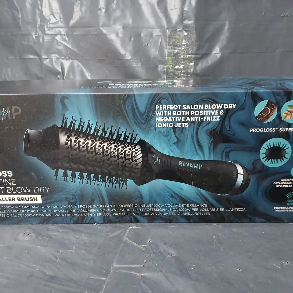 BOXED REVAMP PROGLOSS PRO DEFINE PERFECT BLOW DRY / SMALLER BURSH