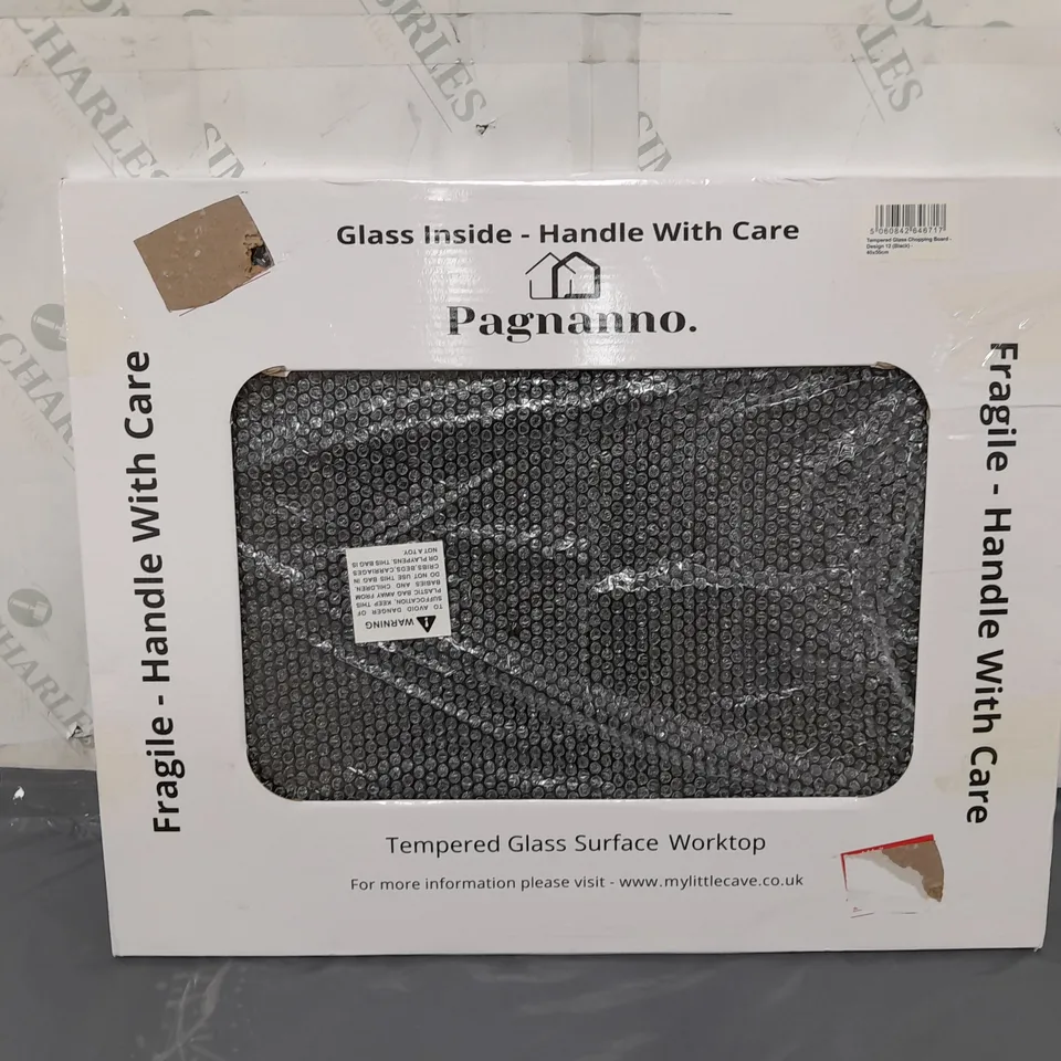 BOXED PAGNANNO TEMPERED GLASS CHOPPING BOARD IN BLACK (40x50cm) - COLLECTION ONLY