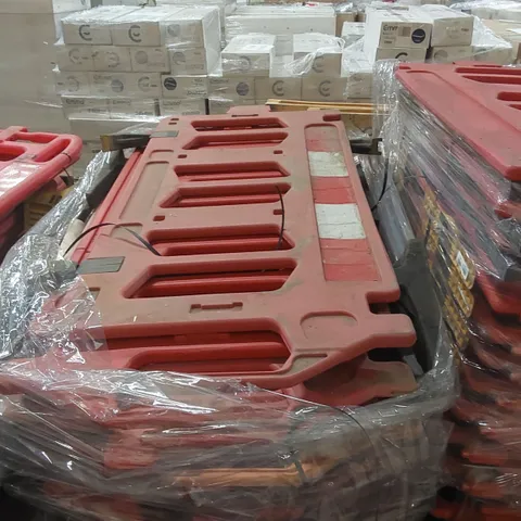 PALLET CONTAINING APPROXIMATELY 20x PLASTIC ROAD BARRIERS