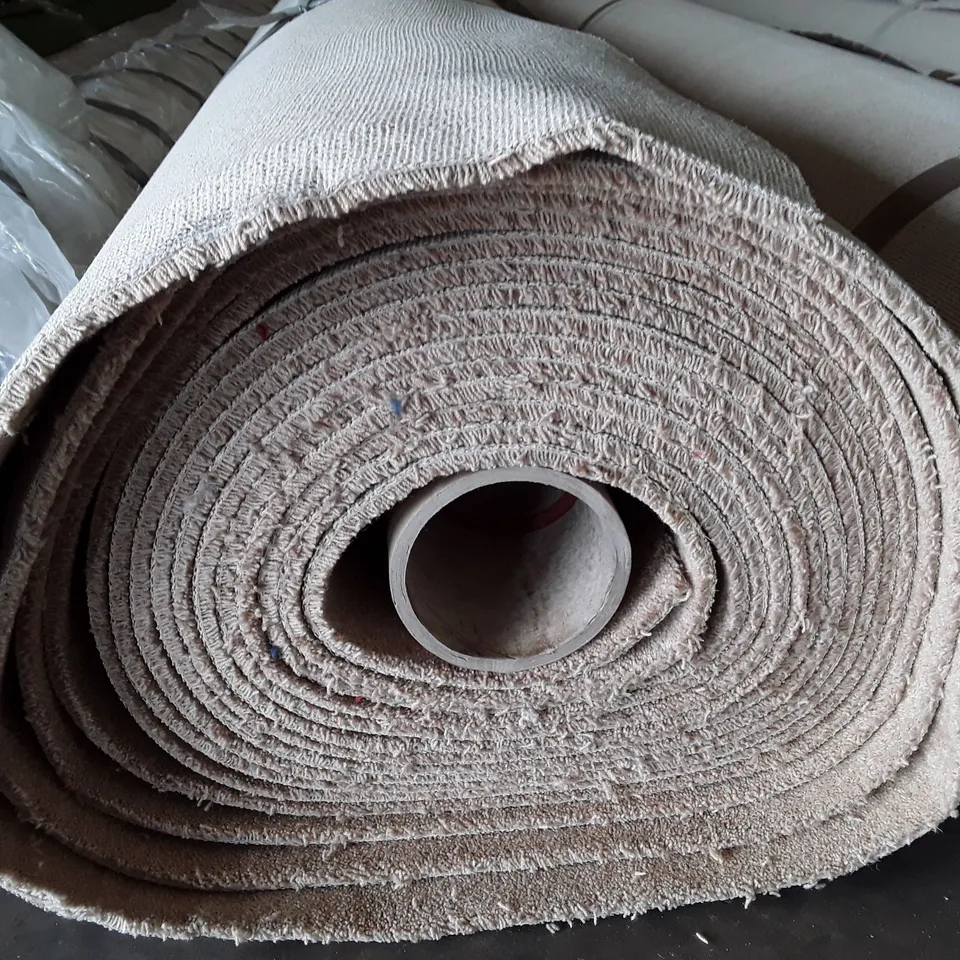 ROLL OF QUALITY F/UPLAND TWIST BRENT KNOLL CARPET APPROXIMATELY 14.60 X 5M