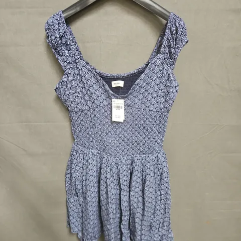 HOLLISTER WOMEN’S BLUE PATTERNED DRESS WITH SMOCKED BODICE – SLEEVELESS, SIZE M