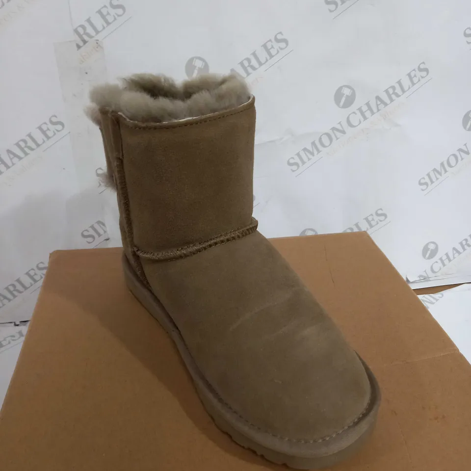 BOXED BONOVA HANDMADE SHEEP SKIN LOW BOOTS - SIZE 4