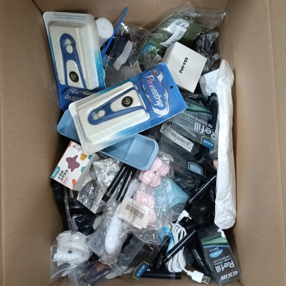 BOX OF ASSORTED HOUSEHOLD ITEMS.