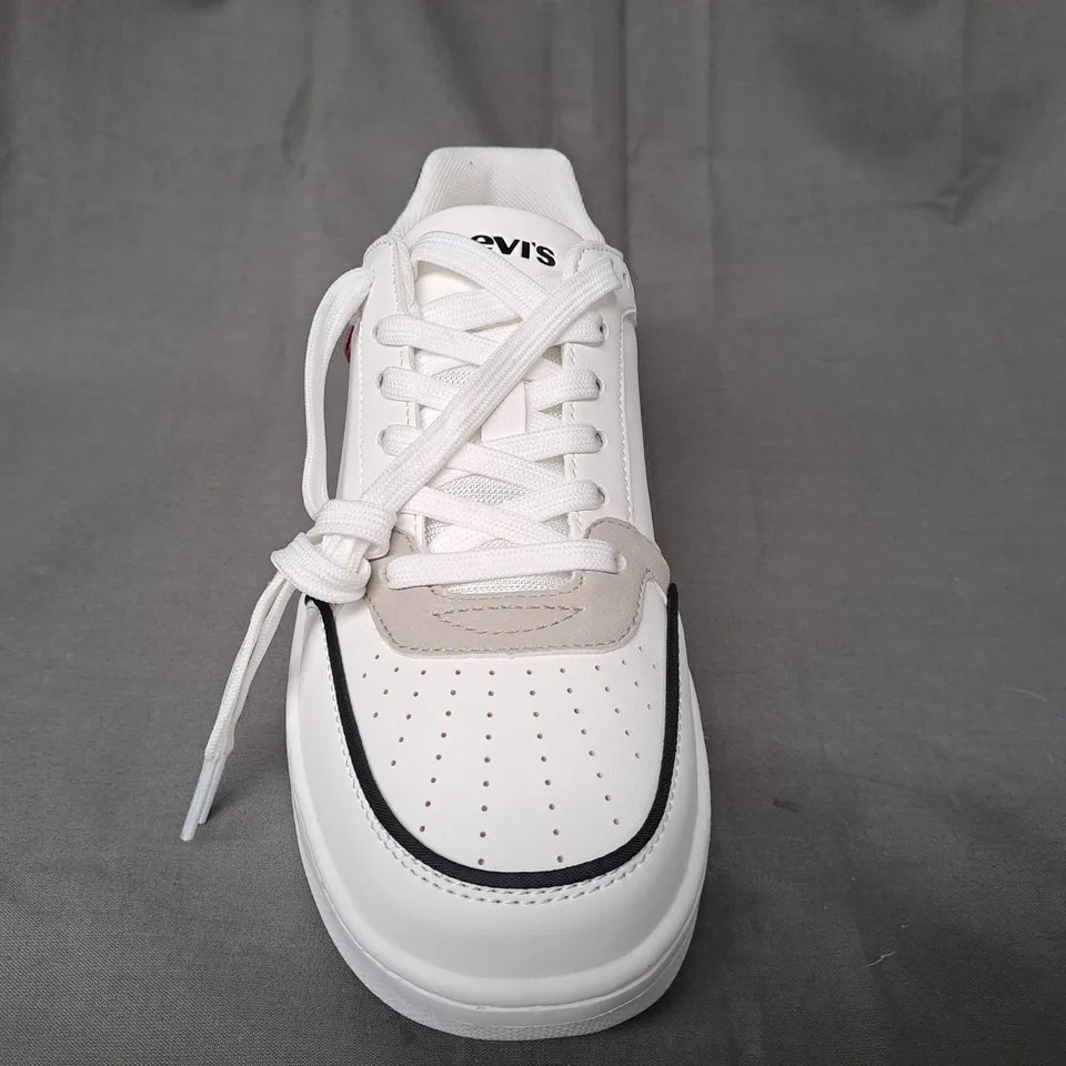 BOXED PAIR OF LEVI'S TRAINERS IN WHITE UK SIZE 6
