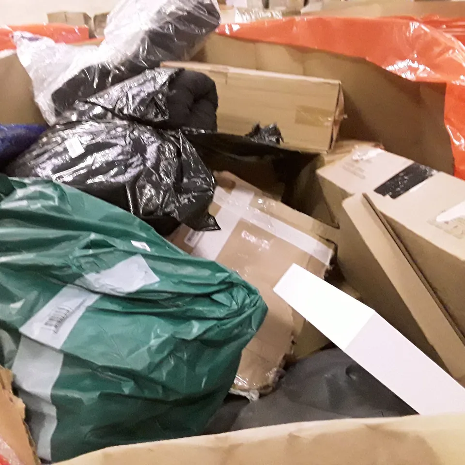 PALLET OF ASSORTED PRODUCTS INCLUDING LUXURY AIR BED, TOILET SEAT, 2 STEP LADDER, STAINLESS STEEL FAUCET, CEILING FAN LIGHT