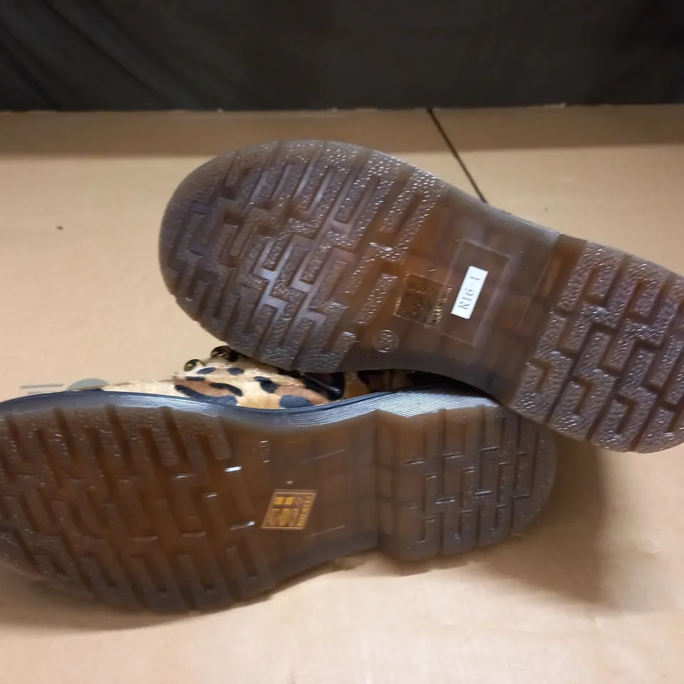 PAIR OF LEOPARD PRINT BOOTS - 38