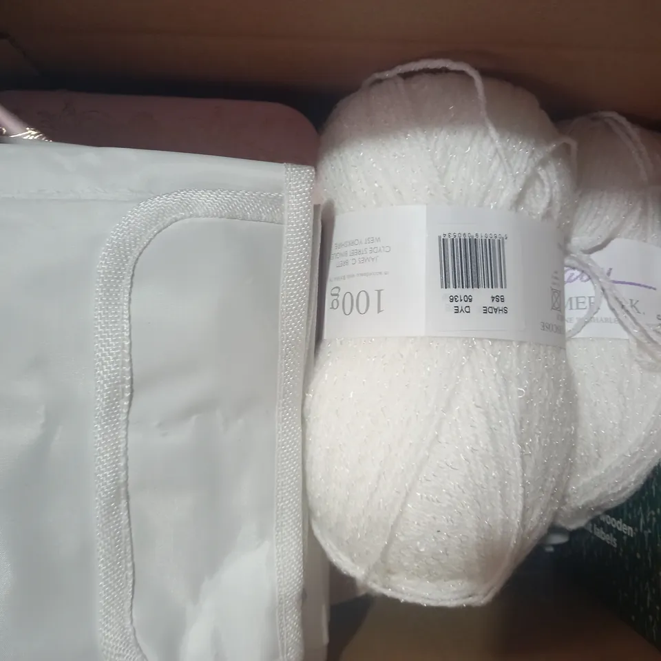 BOX OF APPROXIMATELY 10 ASSORTED HOUSEHOLD ITEMS TO INCLUDE NEPTUNE SMOKE EMULSION, NEPTUNE DRIFTWOOD EMULSION, YANKEE CANDLE SCENTPLUG REFILLS, ETC