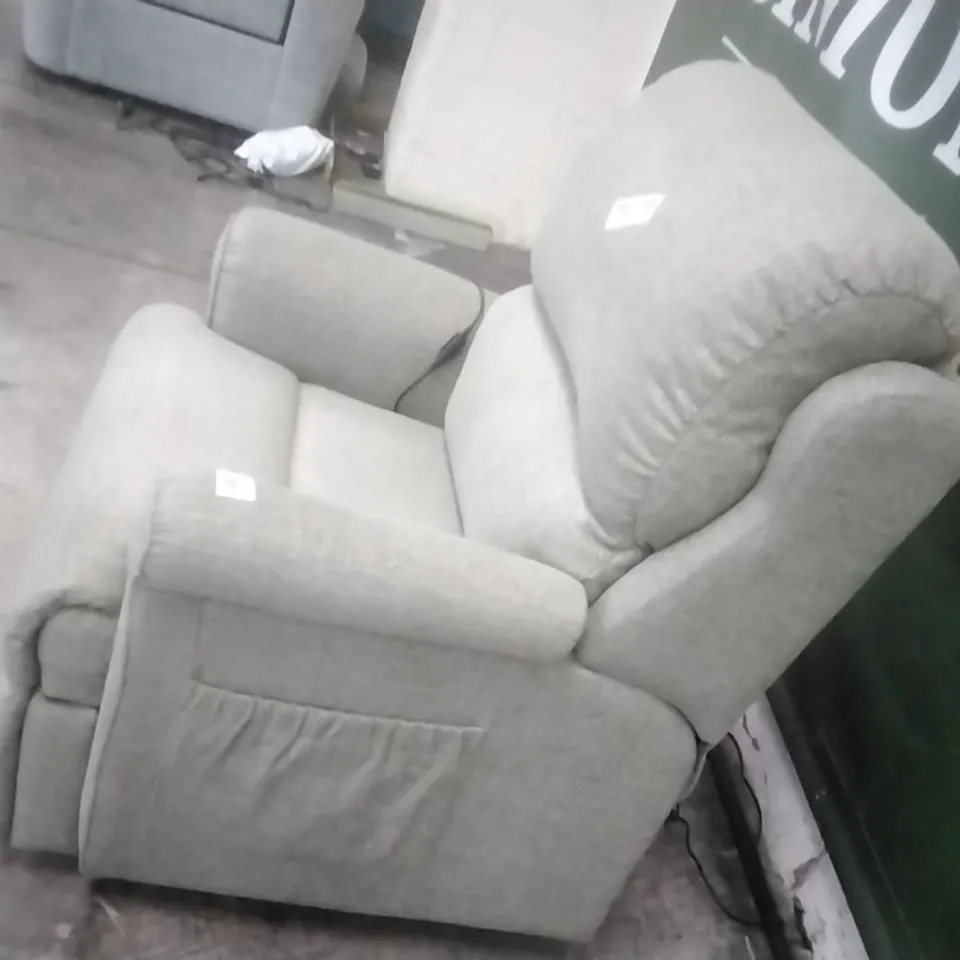 QUALITY G-PLAN BRITISH MADE HARDWOOD FRAMED NEWMARKET LARGE DUAL ELEVATE SPECKLE VINE FABRIC ARMCHAIR