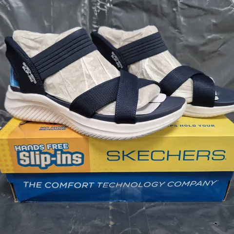BOXED PAIR OF SKECHERS ULTRA FLEX OPEN TOE SANDALS IN NAVY SIZE 4