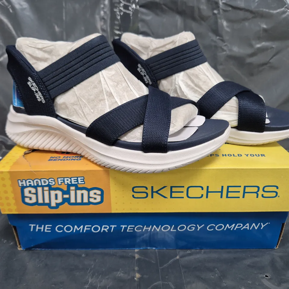 BOXED PAIR OF SKECHERS ULTRA FLEX OPEN TOE SANDALS IN NAVY SIZE 4