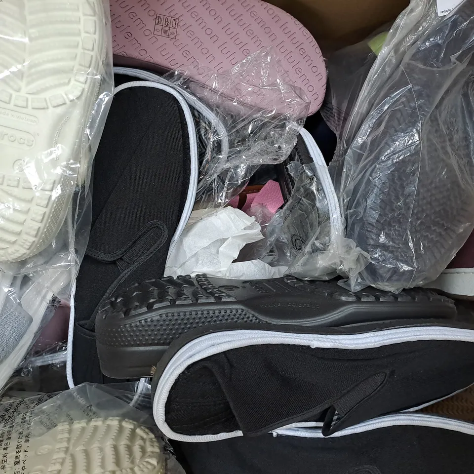 BOX OF APPROXIMATELY 15 ASSORTED PAIRS OF SHOES AND FOOTWEAR ITEMS IN VARIOUS COLOURS, STYLES, AND SIZES - COLLECTION ONLY