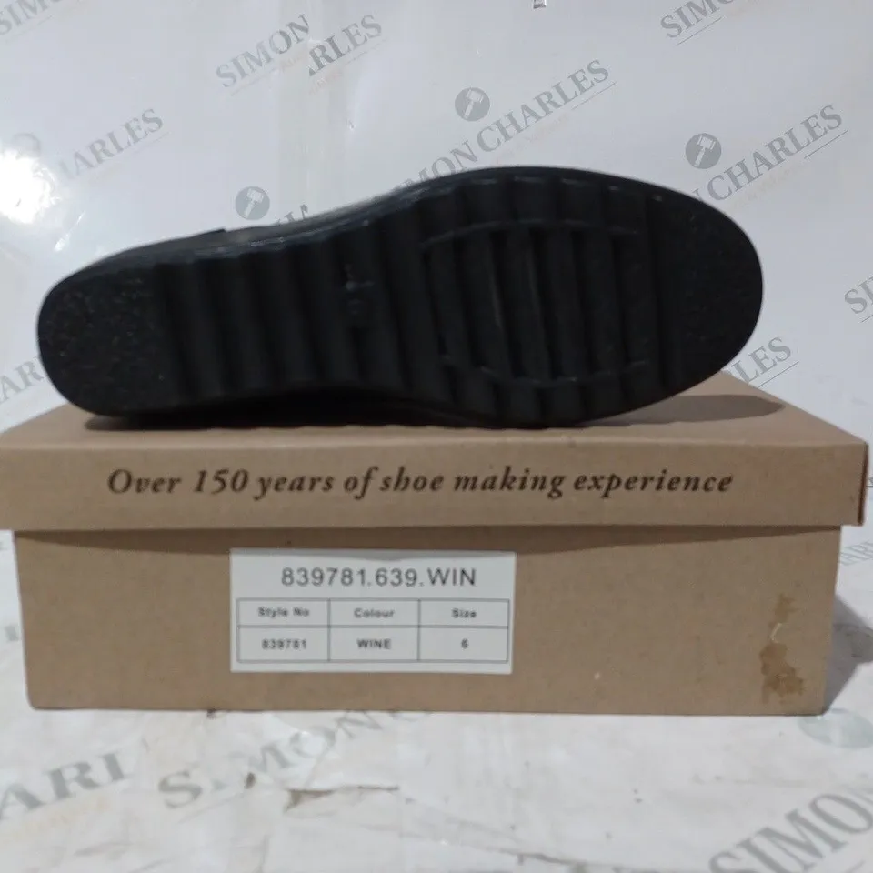 BOXED PAIR OF CUSHION-WALK FAUX FUR LINED ANKLE BOOTS IN WINE SIZE 6