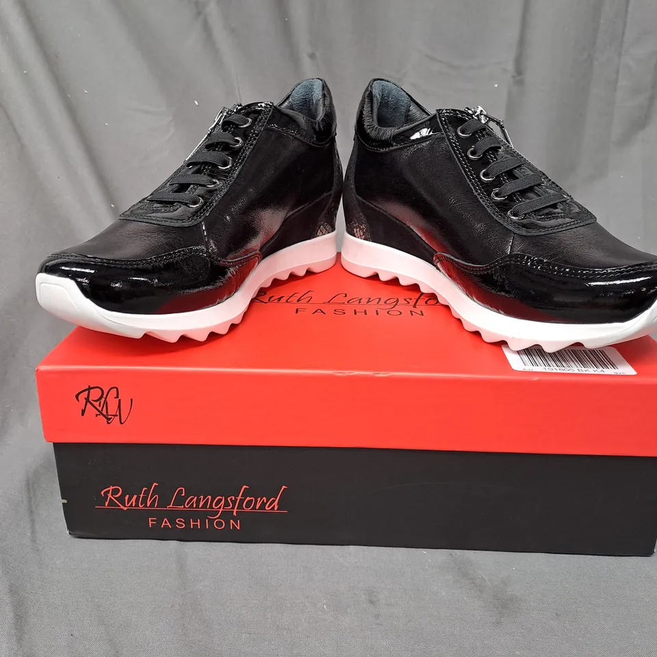 BOXED PAIR OF RUTH LANGSFORD WEDGE TRAINERS IN BLACK SIZE 4