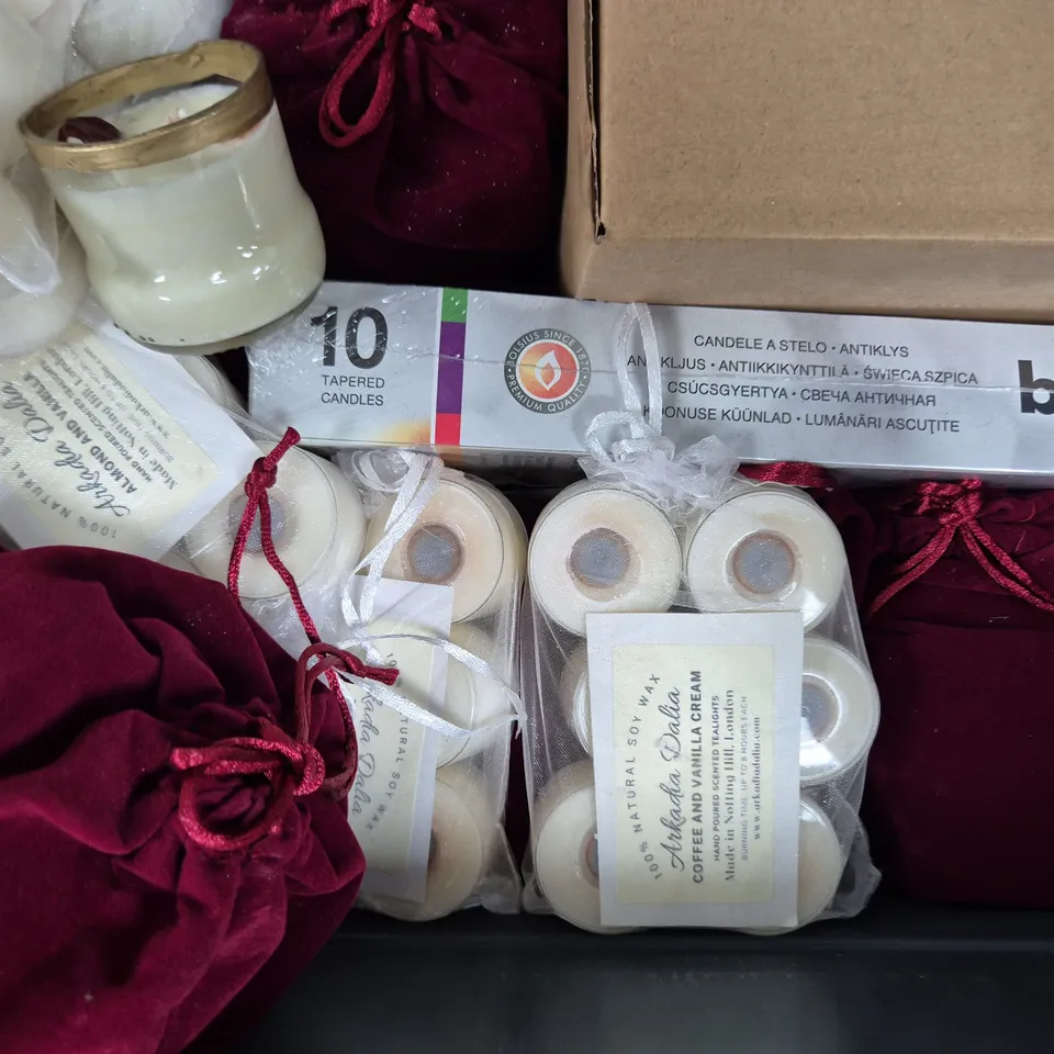 APPROXIMATELY 10 ASSORTED HOUSEHOLD ITEMS TO INCLUDE SCENTED CANDLES, ETC