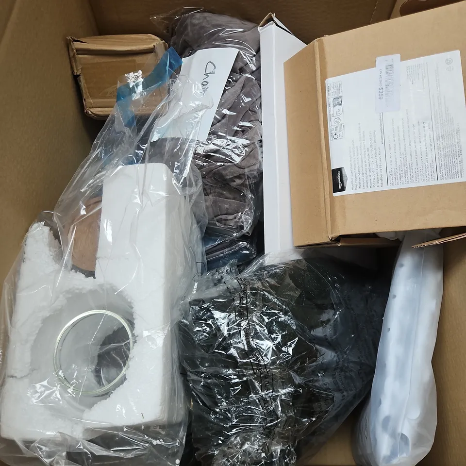 BOX OF APPROXIMATELY 12 ASSORTED HOUSEHOLD ITEMS TO INCLUDE - SUPER MARIO ICONS LIGHT - PHOTO FRAME - 3 TIER HEATED AIRER COVER - ETC - COLLECTION ONLY