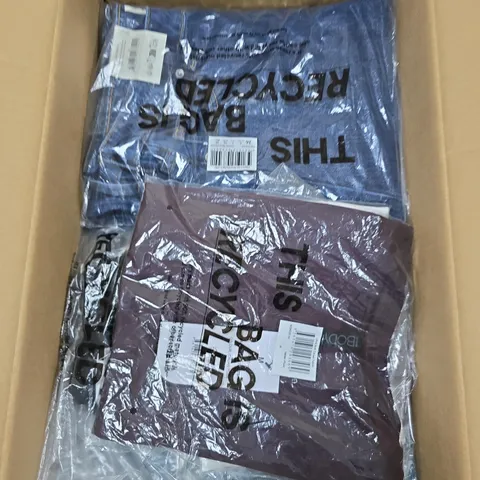LARGE BOX OF APPROX 20 ASSORTED CLOTHING ITEMS 