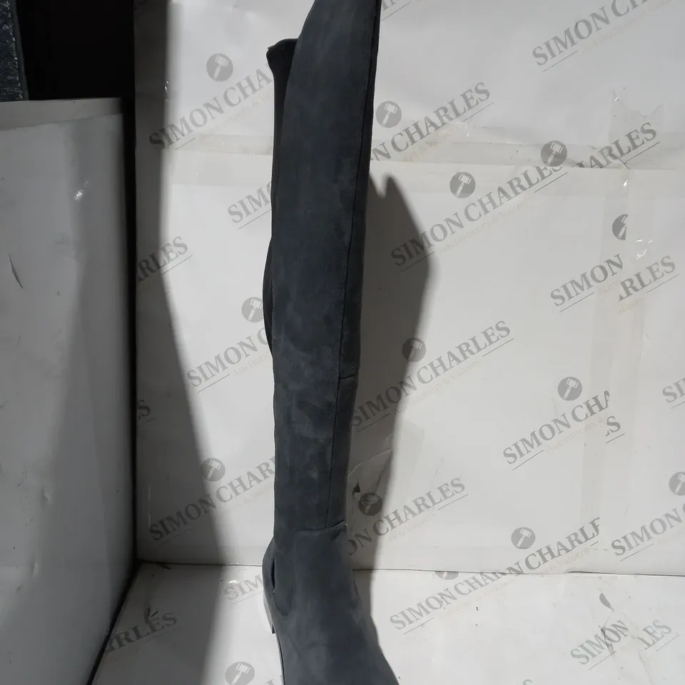 BOXED PAIR OF CLARKS SUEDE BIZZY BOOTS IN CHARCOAL UK SIZE 4