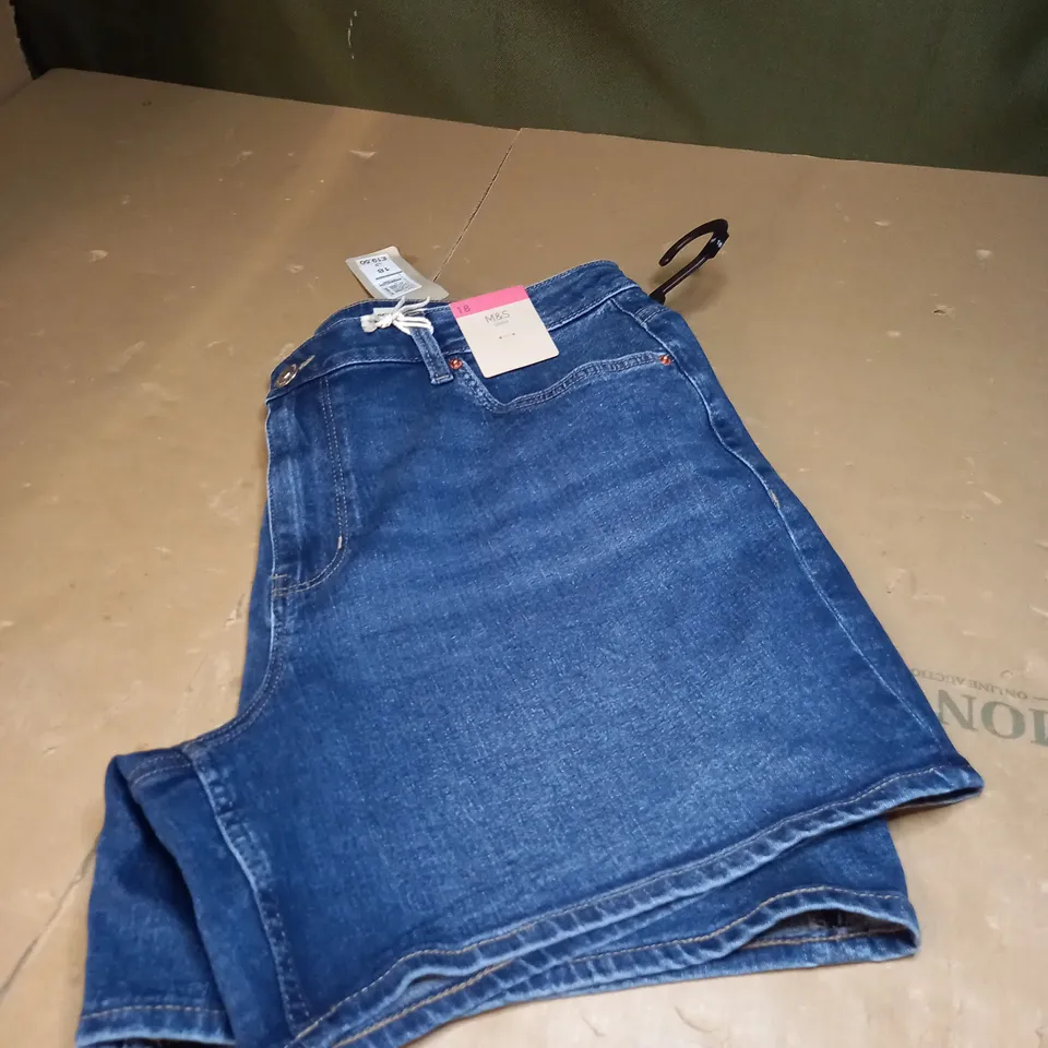 M&S DENIM SHORTS SIZE 18