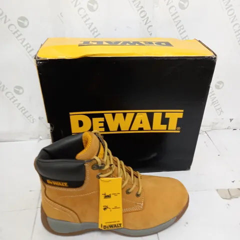 BOXED PAIR OF DEWALT STEEL TOE INDUSTRIAL BOOT SIZE UK 7