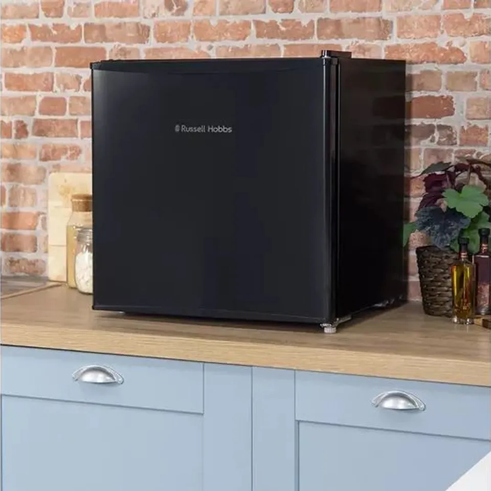 BOXED RUSSELL HOBBS RHTTF0E1B MINI FRIDGE - BLACK