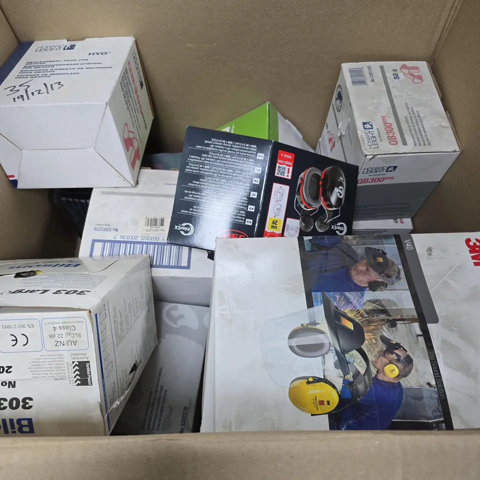 BOX OF ASSORTED SAFETY ITEMS TO INCLUDE EAR PLUG, EAR DEFENDERS 