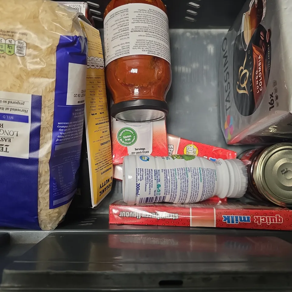 APPROXIMATELY 12 ASSORTED FOOD & DRINK ITEMS TO INCLUDE - DUBAI CHOCOLATE BAR , TESCO LONG GRAIN RICE , TASSIMO CREAMER ETC