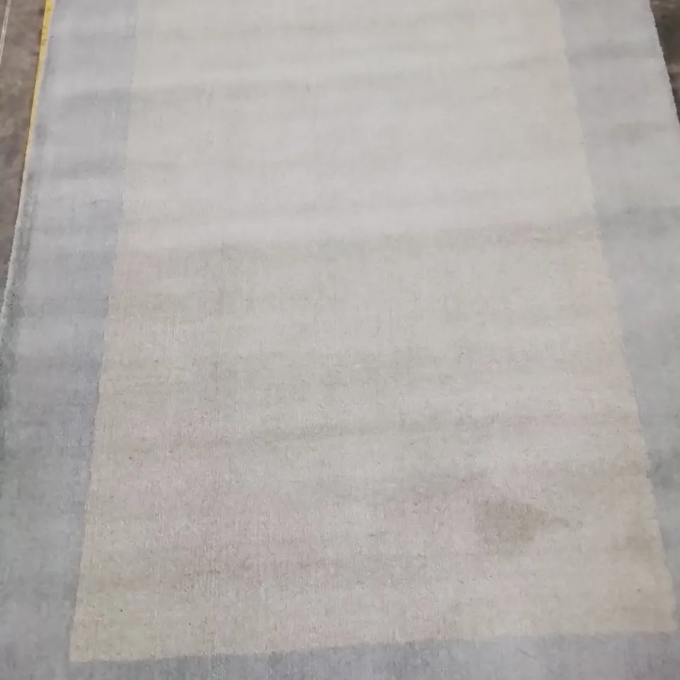 GREY VANDERVOOT HANDMADE TUFTED WOOL RUG IN SIZE 5'X8'
